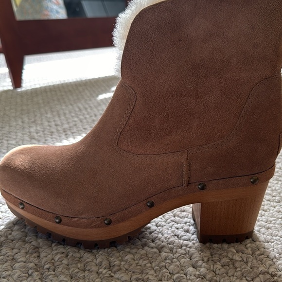 UGG THEBES CHESTNUT SUEDE CLOGS - Picture 6 of 6